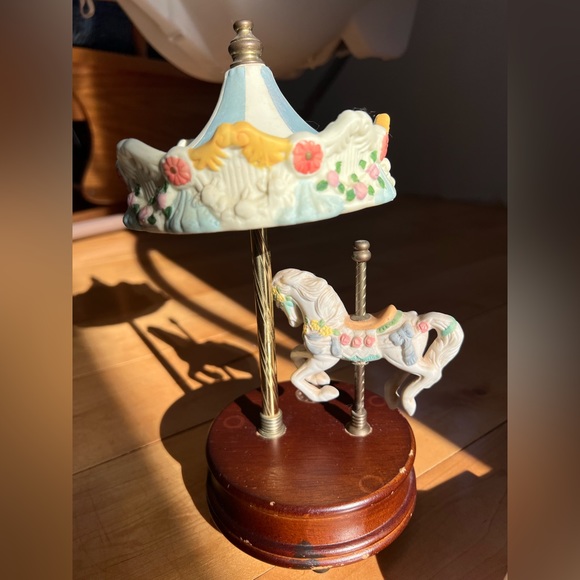 Vintage Carousel Collection - Picture 6 of 9